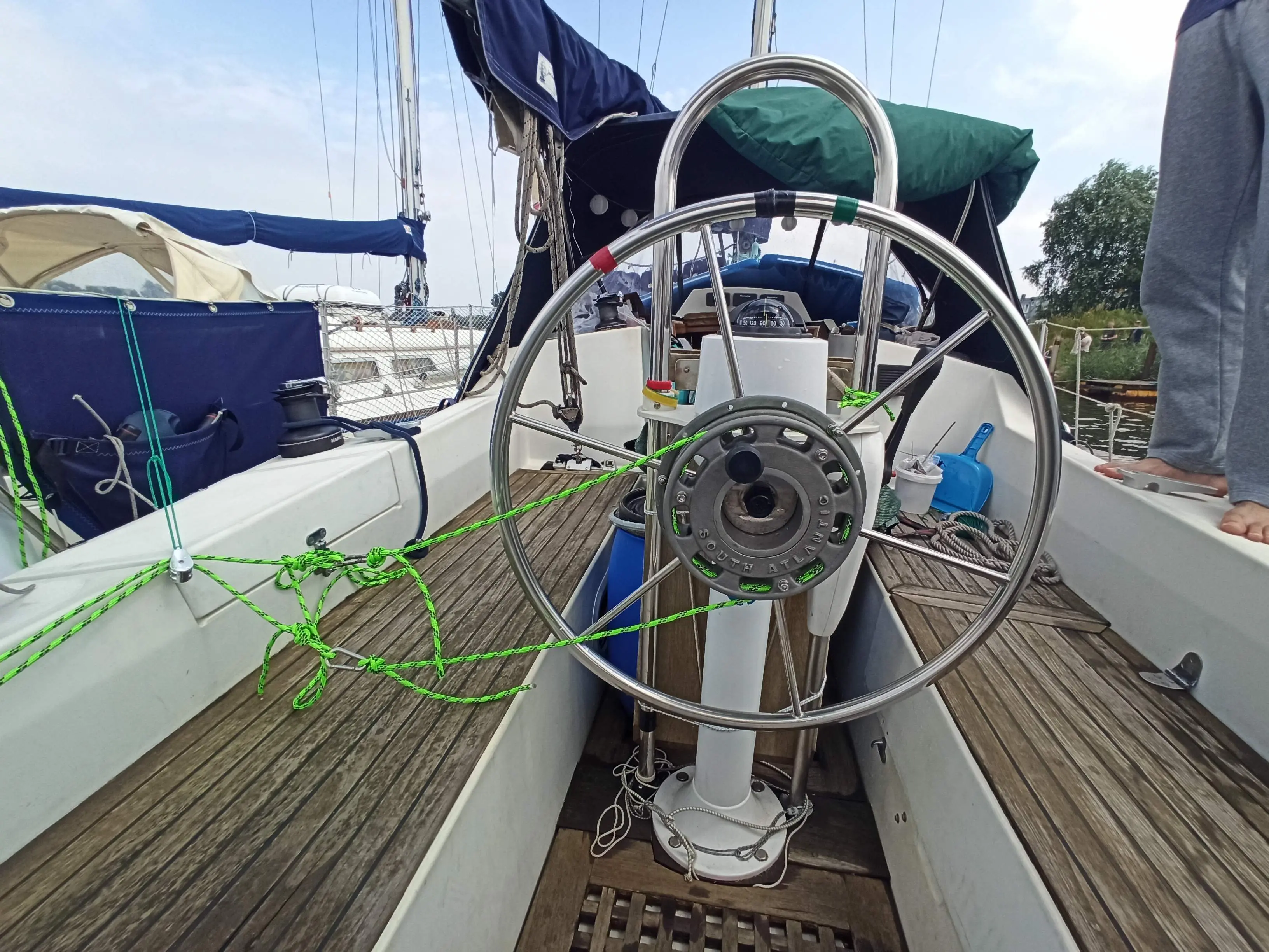 Side profile of a servo-pendulum system ready for bluewater cruising