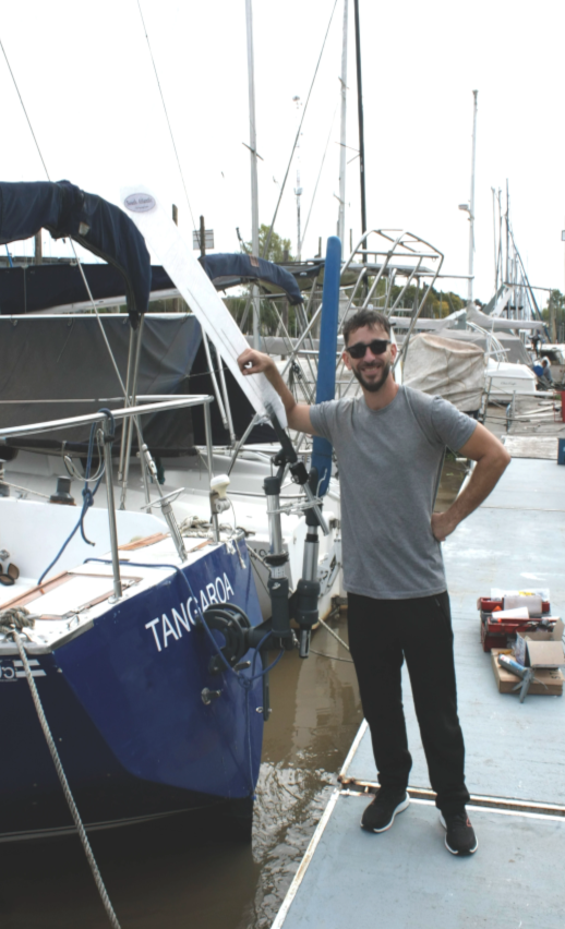 Adjustment knobs and trim tabs for calibrating the wind gear