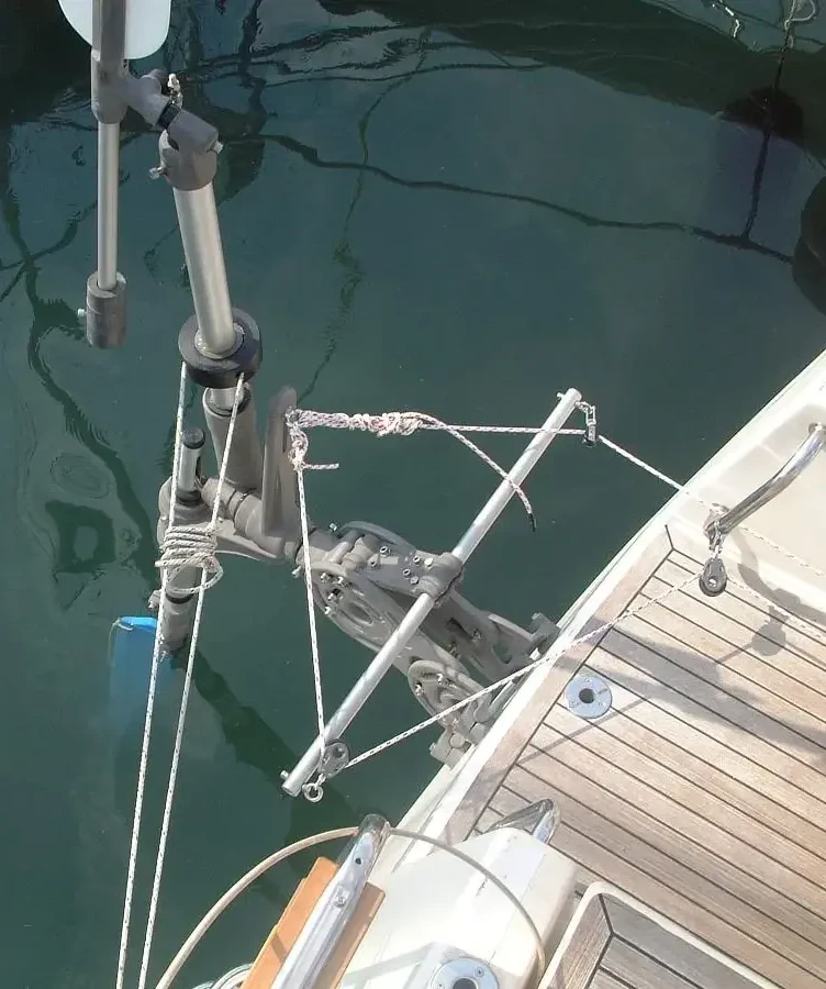 Safety breakaway coupling on the pendulum shaft preventing damage