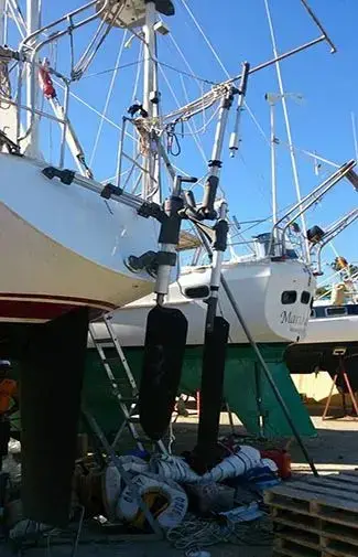 Wind paddle aligned with the apparent wind during an ocean crossing