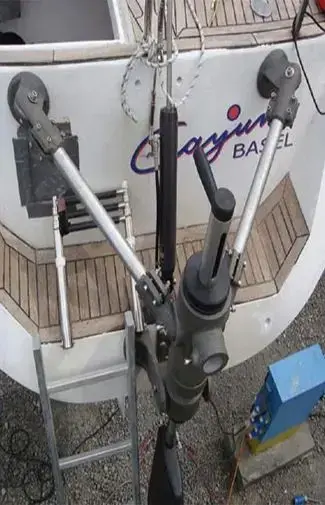 Universal joint connecting the windvane to the auxiliary rudder shaft